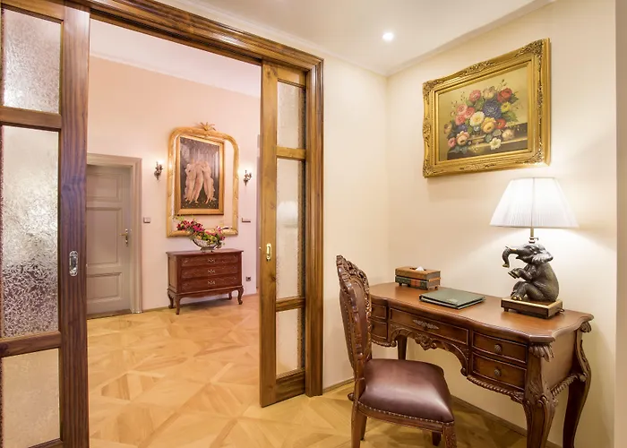 Iron Gate & By Bhg 5*