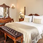 Iron Gate & By Bhg 5*