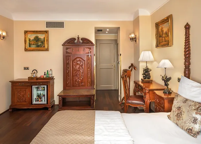 Hotel Iron Gate & By Bhg