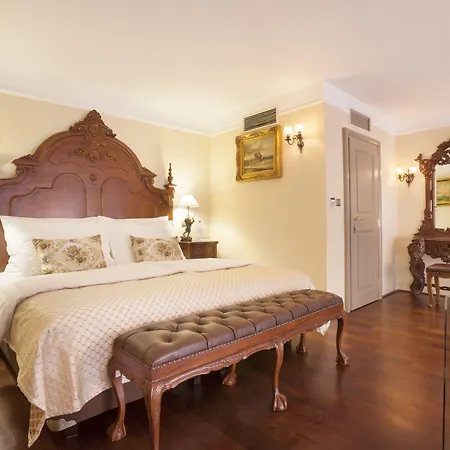 Iron Gate & By Bhg Otel