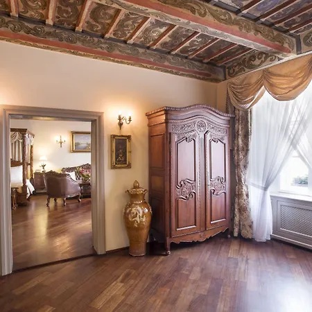 Hotel Iron Gate & By Bhg