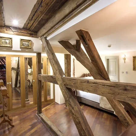 Iron Gate & By Bhg 5* Praag