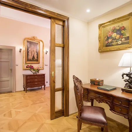 Iron Gate & By Bhg 5*