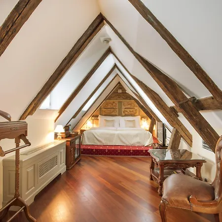 Hotel Iron Gate & By Bhg