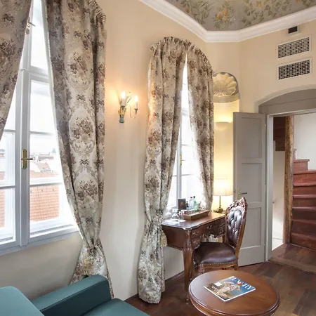 Iron Gate & By Bhg Praag