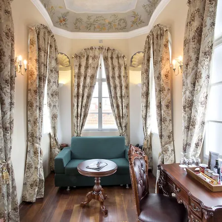 Iron Gate & By Bhg Otel 5*