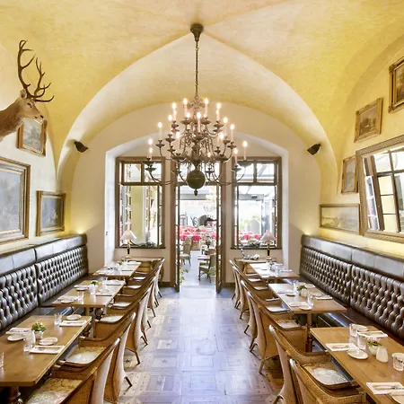 Hotel Iron Gate & By Bhg