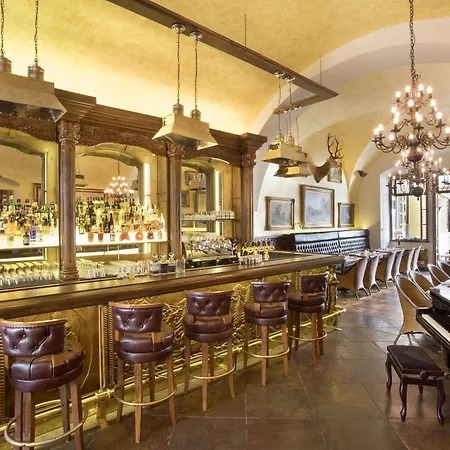 Hotel Iron Gate & By Bhg