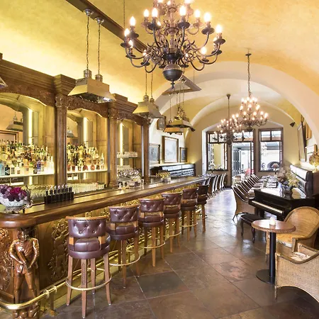 Iron Gate & By Bhg Praag