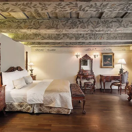 Hotel Iron Gate & By Bhg 5*