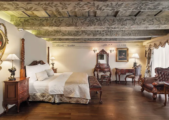 Hotel Iron Gate & By Bhg 5*