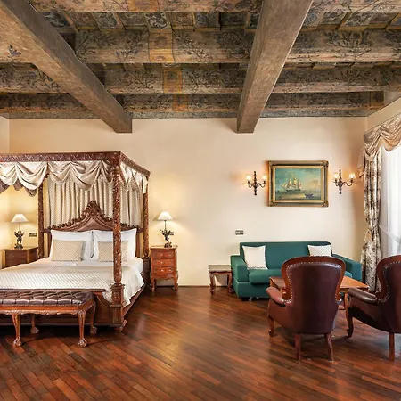 Hotel Iron Gate & By Bhg