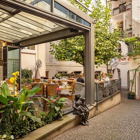 Iron Gate & By Bhg Praag