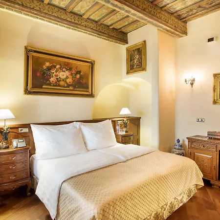 Hotel Iron Gate & By Bhg 5*