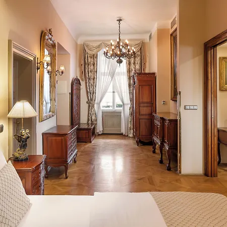 Iron Gate & By Bhg Hotel Praga